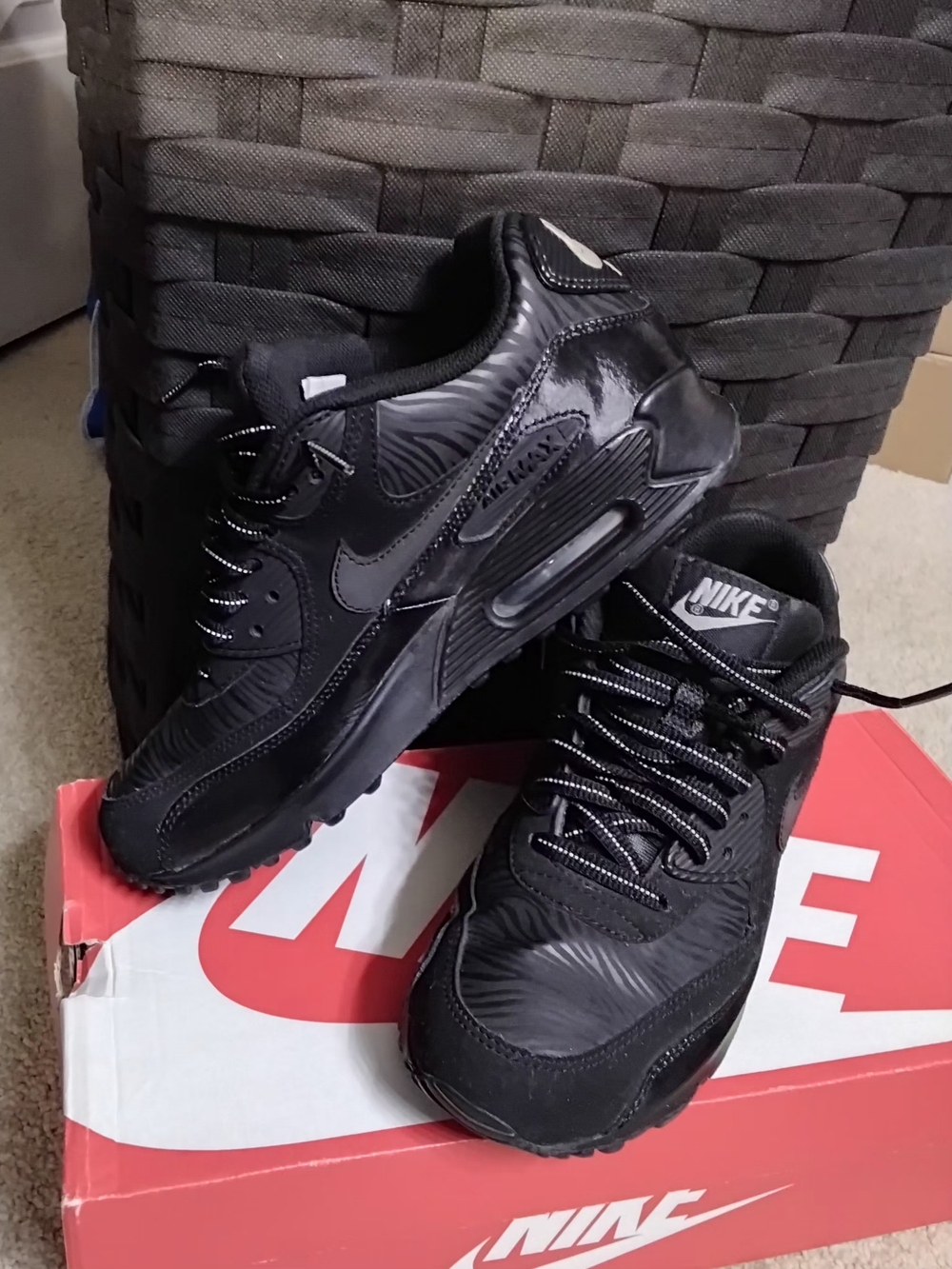 Nike Air Max 90, Black, Size 8 Women/6.5 Youth - Picture 6 of 14